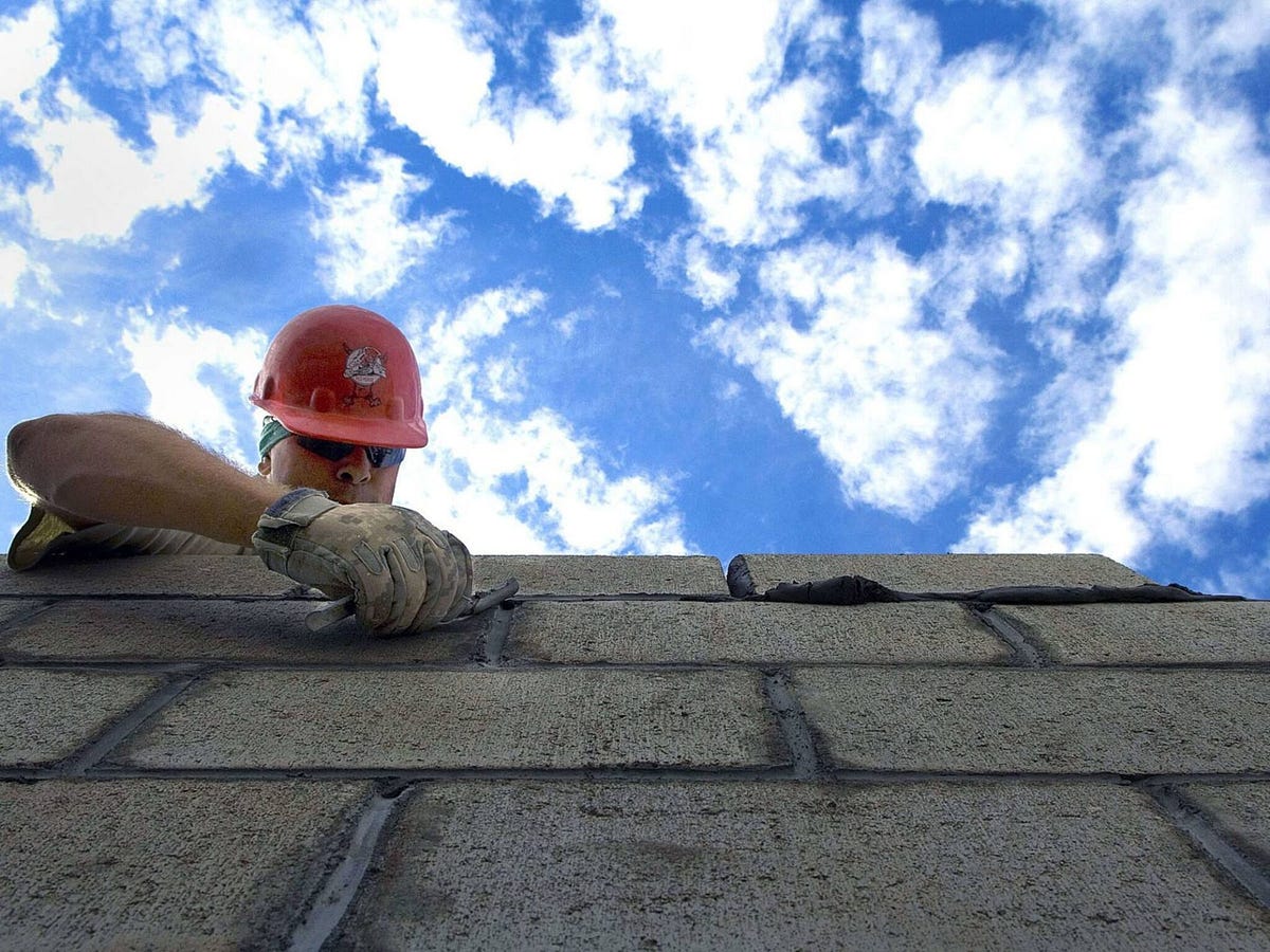 Read more about the article How to Choose a Roofing Contractor